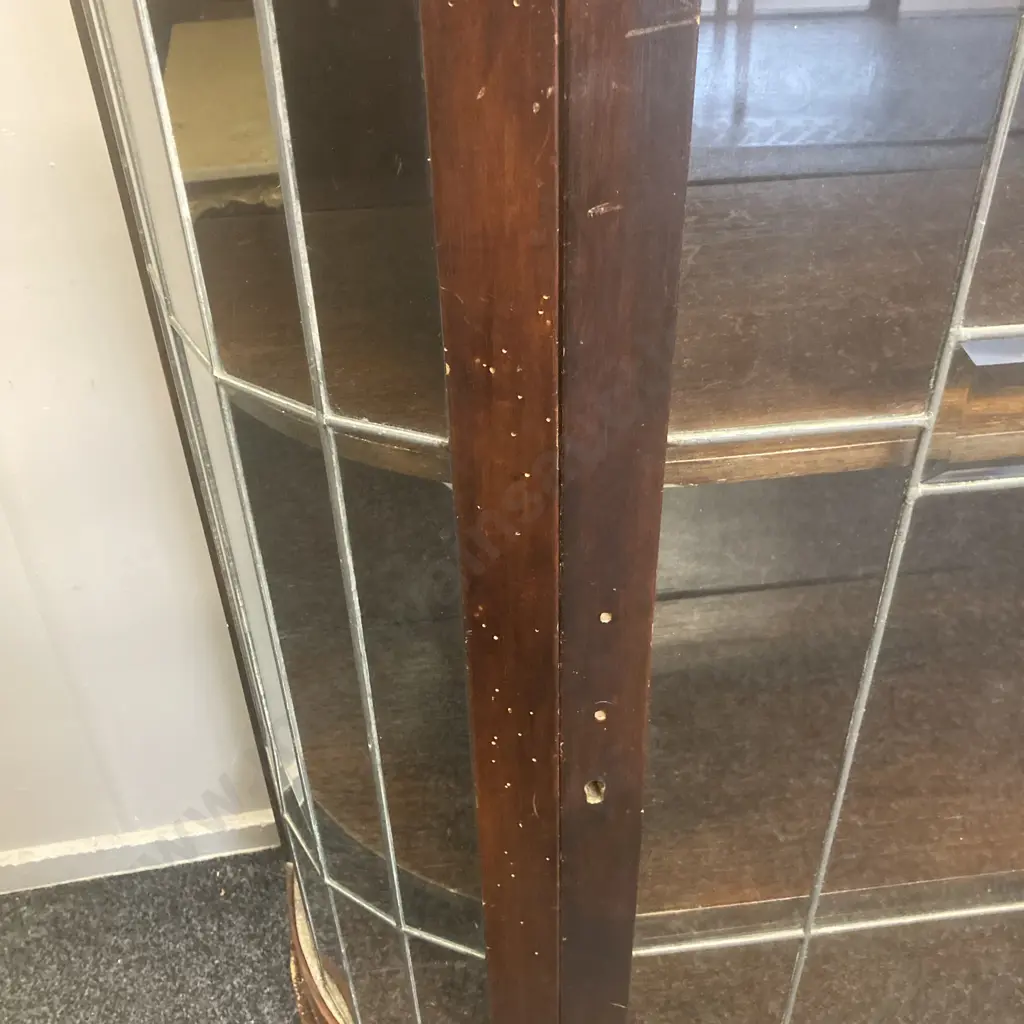 Vintage Leadlight Bow Front Cabinet (Leadlight Cracked, Signs Of Borer, Locked & No Key). H117 W94 D32cm Image 1++
